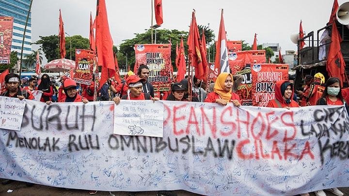 Demo UU Omnibus Law Berlanjut, Hari Ini Buruh ke Istana Negara | Barisan.co