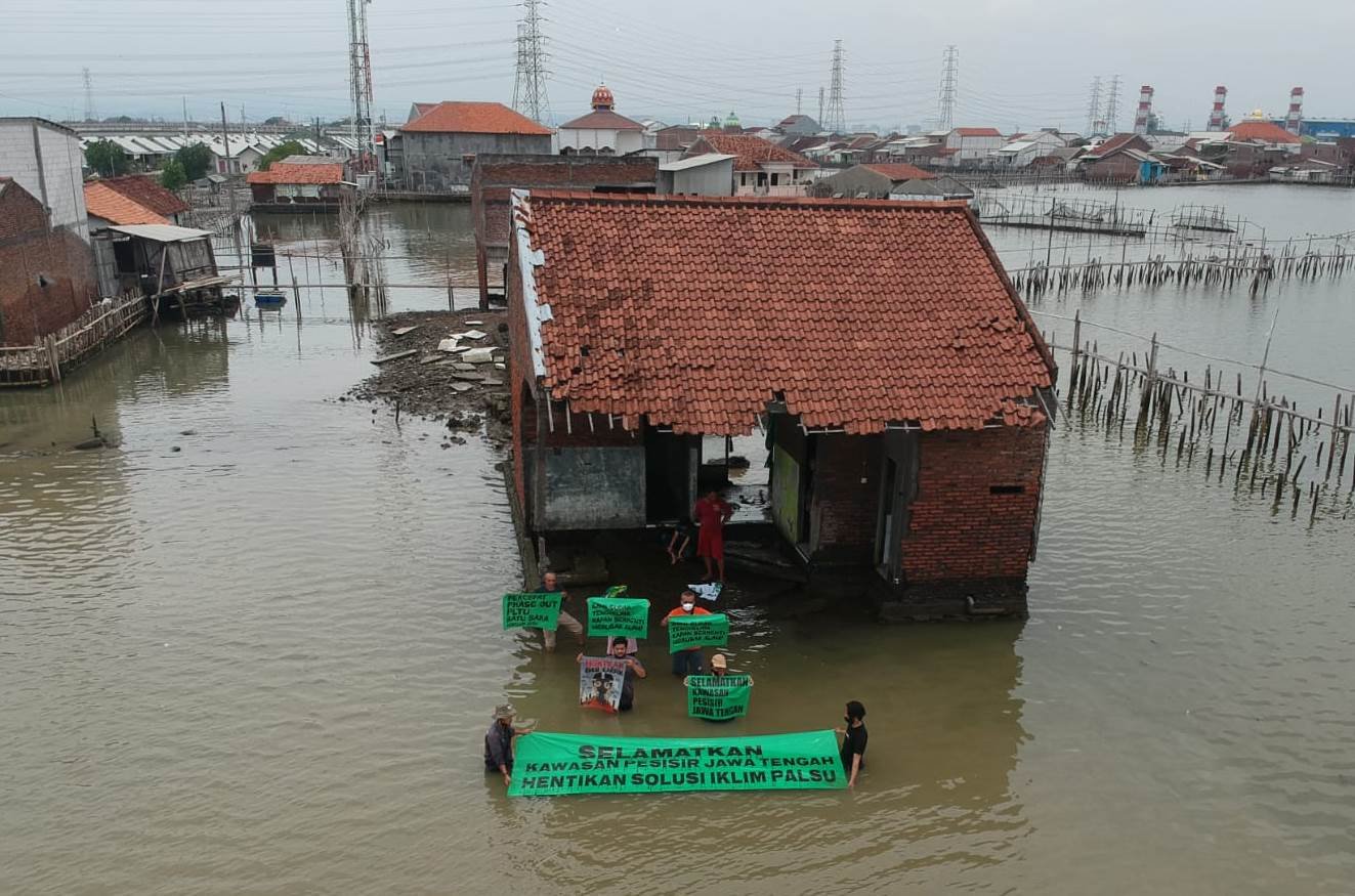 Seniman Tenggelamkan 10 Patung: Masyarakat Pesisir Bertaruh Dengan ...