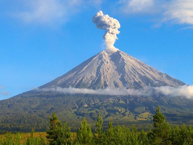 Meletus, Berikut 5 Fakta Menarik Gunung Semeru Yang Perlu Anda Tahu ...