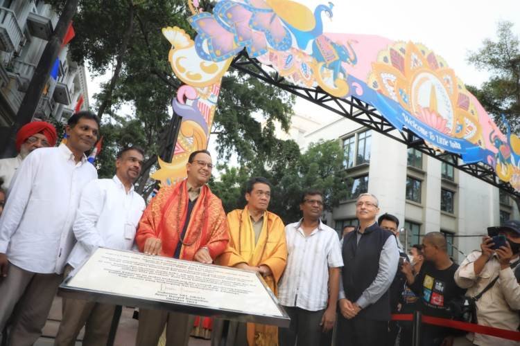 Anies Baswedan meresmikan Gapura Little India