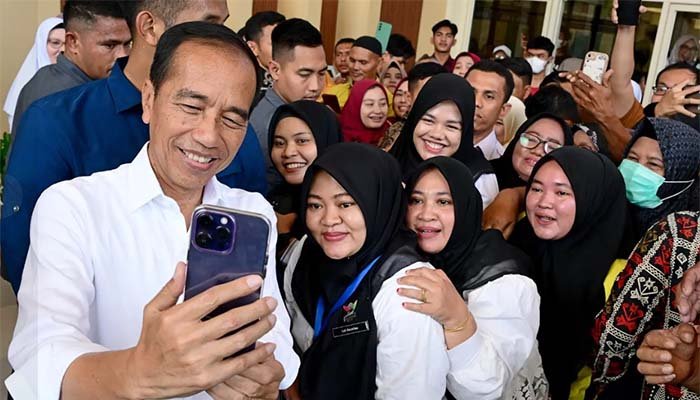 Ambivalensi Jokowi di Ujung Masa Jabatan