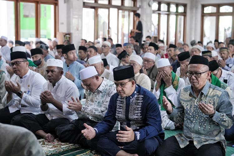 alat Jumat di Masjid Jami' Assa'adatain