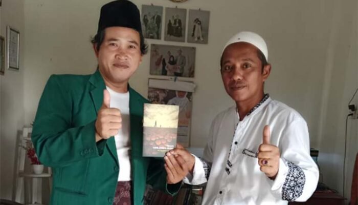 MWCNU Dempet Bagikan Buku “Petani Kehilangan Lahan” Karya KH. Ubaidullah Shodaqoh ke Seluruh Ranting