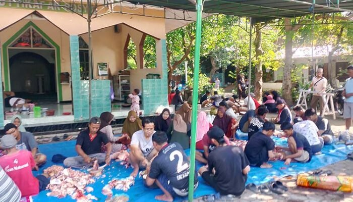 Arisan Kurban Masjid I’tikaf Ar-Rosyid Jadi Inspirasi, Salat Idul Adha dan Penyembelihan Sapi Berjalan Lancar