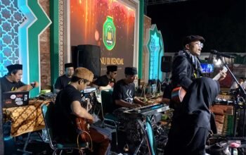 Kaukab Band Meriahkan HUT SMK NU 01 Kendal, KH Ubaidullah Shodaqoh: Siswa NU Harus Kuat dan Mandiri
