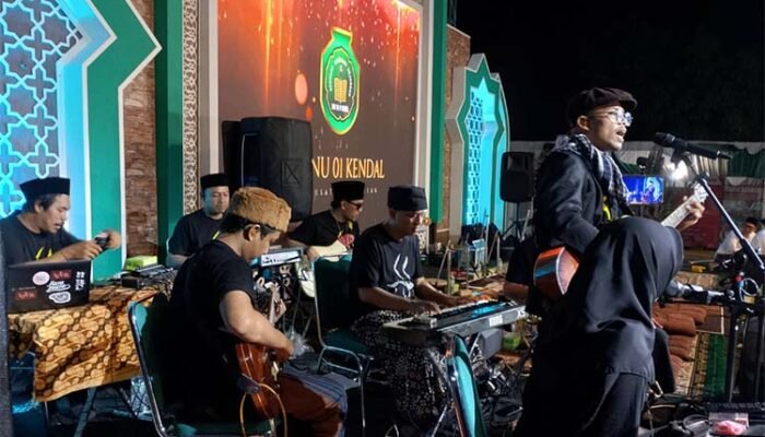 Kaukab Band Meriahkan HUT SMK NU 01 Kendal, KH Ubaidullah Shodaqoh: Siswa NU Harus Kuat dan Mandiri