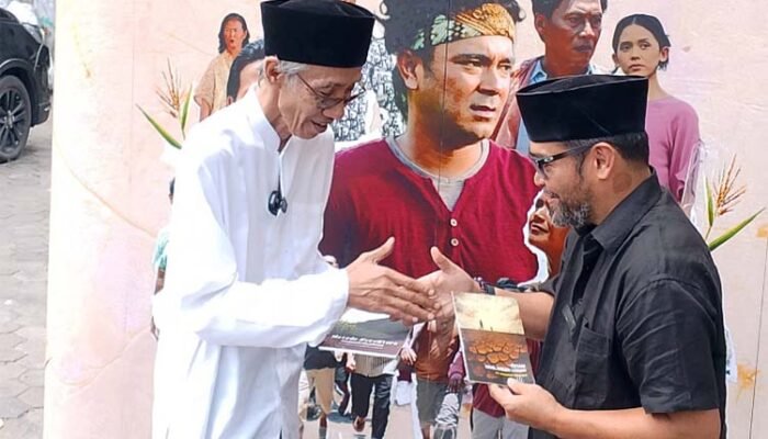 Sutradara dan Tim Film “Seribu Bayang Purnama” Sowan ke KH. Ubaidullah Shodaqoh, Dukung Edukasi Pertanian Alami