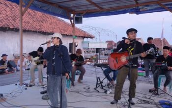 Seniman, LazisMU, dan LTM PWNU Jateng Hidupkan Harapan Warga Desa Apung Timbulsloko