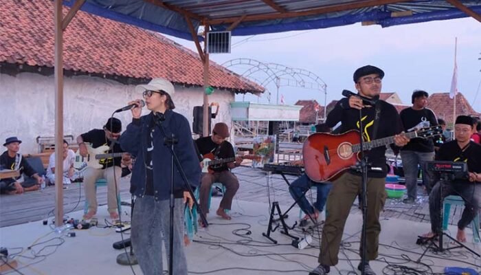 Seniman, LazisMU, dan LTM PWNU Jateng Hidupkan Harapan Warga Desa Apung Timbulsloko