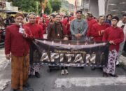 Apitan Jomblang Candisari Semarang Berlangsung Semarak, Tahu Tempe dan Sayur Jadi Gunungan Rebutan Warga