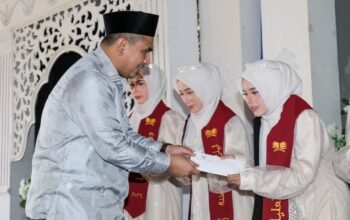 Program bisyaroh Pemprov Jawa Tengah untuk penghafal Al-Qur’an mendapat apresiasi dari santri saat diserahkan langsung oleh Wakil Gubernur Taj Yasin Maimoen di Demak.
