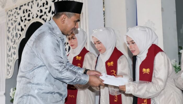 Program bisyaroh Pemprov Jawa Tengah untuk penghafal Al-Qur’an mendapat apresiasi dari santri saat diserahkan langsung oleh Wakil Gubernur Taj Yasin Maimoen di Demak.