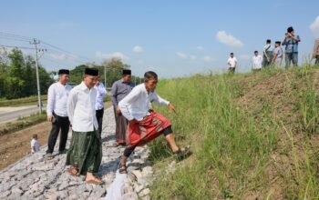 Warga Tinanding Grobogan Keluhkan Lumpur Pascabanjir