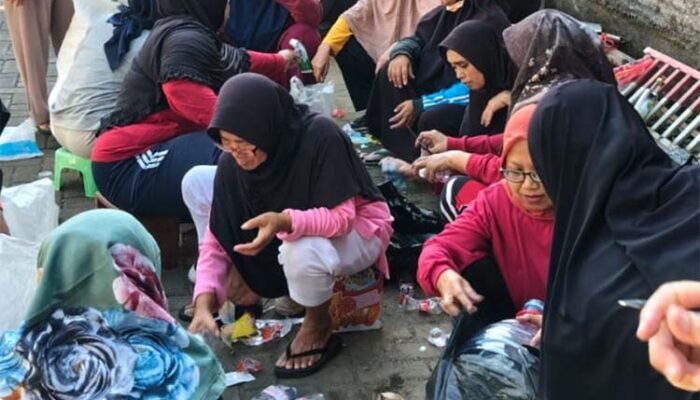 Giat Pilah Sampah Warga Mijen Permai, Warga Kompak Wujudkan Lingkungan Bersih