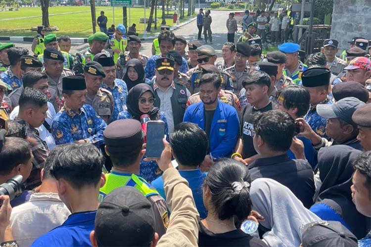 PMII Demak Demo di Pendopo