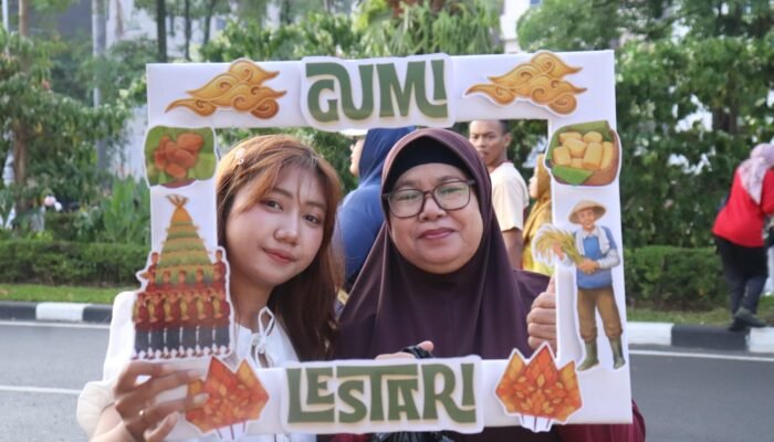 Mahasiswa Ilmu Komunikasi USM Kenalkan Tradisi Sedekah Bumi di CFD Simpang Lima Semarang