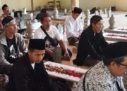 Ziarah Makam Wail Pakai Pakaian Hitam, Ini Hukum Islam dan Fakta Budaya Jawa yang Jarang Diketahui
