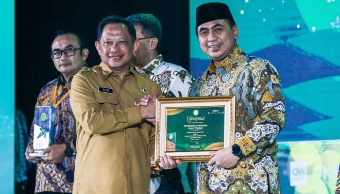 Jawa Tengah Raih Enam Penghargaan Adinata Syariah 2026, Taj Yasin Percepat Kawasan Industri Halal