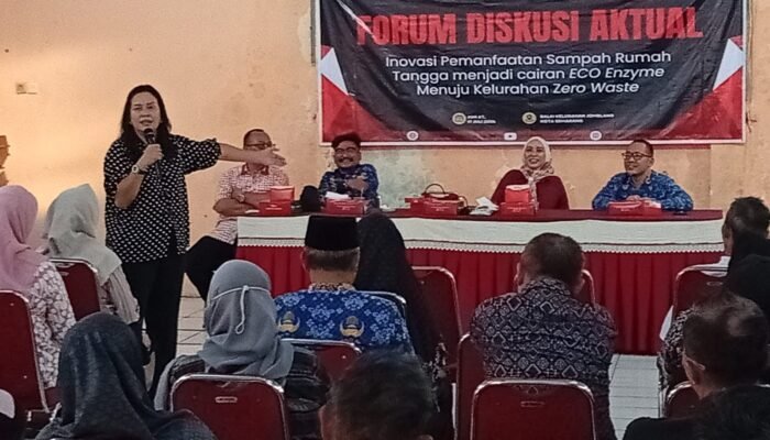 Warga Kelurahan Jomblang Diajak Ubah Sampah Rumah Tangga Jadi Eco Enzyme Demi Wujudkan Zero Waste
