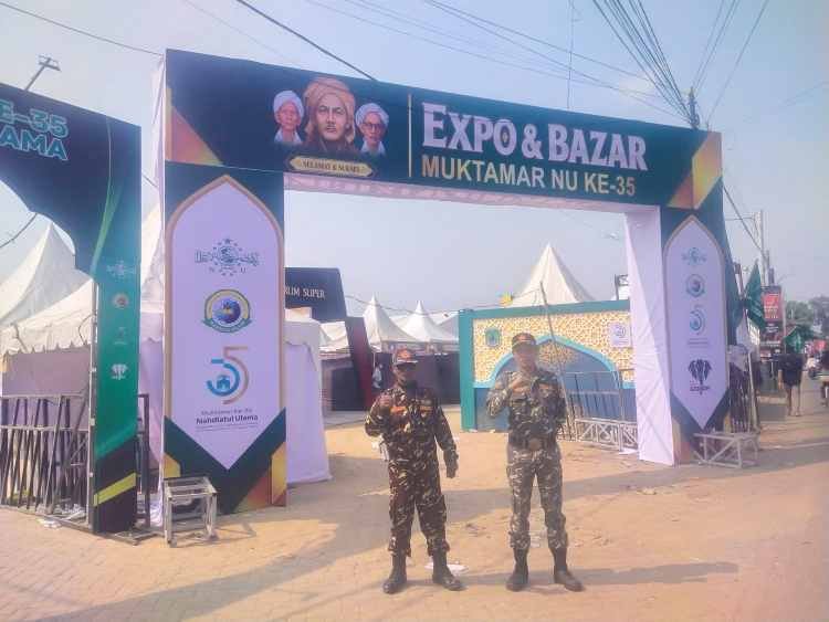 Bazar Muktamar NU ke-35 Tambakberas