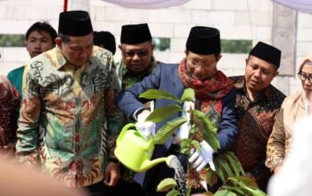 Wujudkan Gerakan Ekoteologi, Menag dan Mahasiswa Baru UIN Sunan Kudus Tanam 2.522 Bibit Pohon