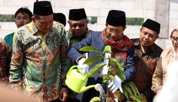 Wujudkan Gerakan Ekoteologi, Menag dan Mahasiswa Baru UIN Sunan Kudus Tanam 2.522 Bibit Pohon