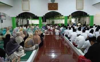 Ribuan Jamaah Baca Wirid Huwal Habib di Makam KH Wahab Chasbullah, Ikhtiar Sambut Muktamar ke-35 NU