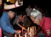 Lilin di Mapolres Kendal untuk Lima Jurnalis yang Hilang Kontak di Anak Krakatau