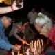 Lilin di Mapolres Kendal untuk Lima Jurnalis yang Hilang Kontak di Anak Krakatau