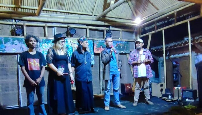 “Ode Untuk Namamu”: Hangatnya Kolaborasi Puisi dan Rupa yang Hidupkan Kebun Makna Magelang
