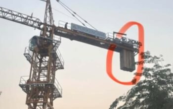 Crane Proyek SRLand di Jalan Sompok Semarang Disomasi Warga, Dinilai Bahayakan Pengguna Jalan
