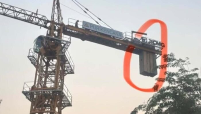Crane Proyek SRLand di Jalan Sompok Semarang Disomasi Warga, Dinilai Bahayakan Pengguna Jalan